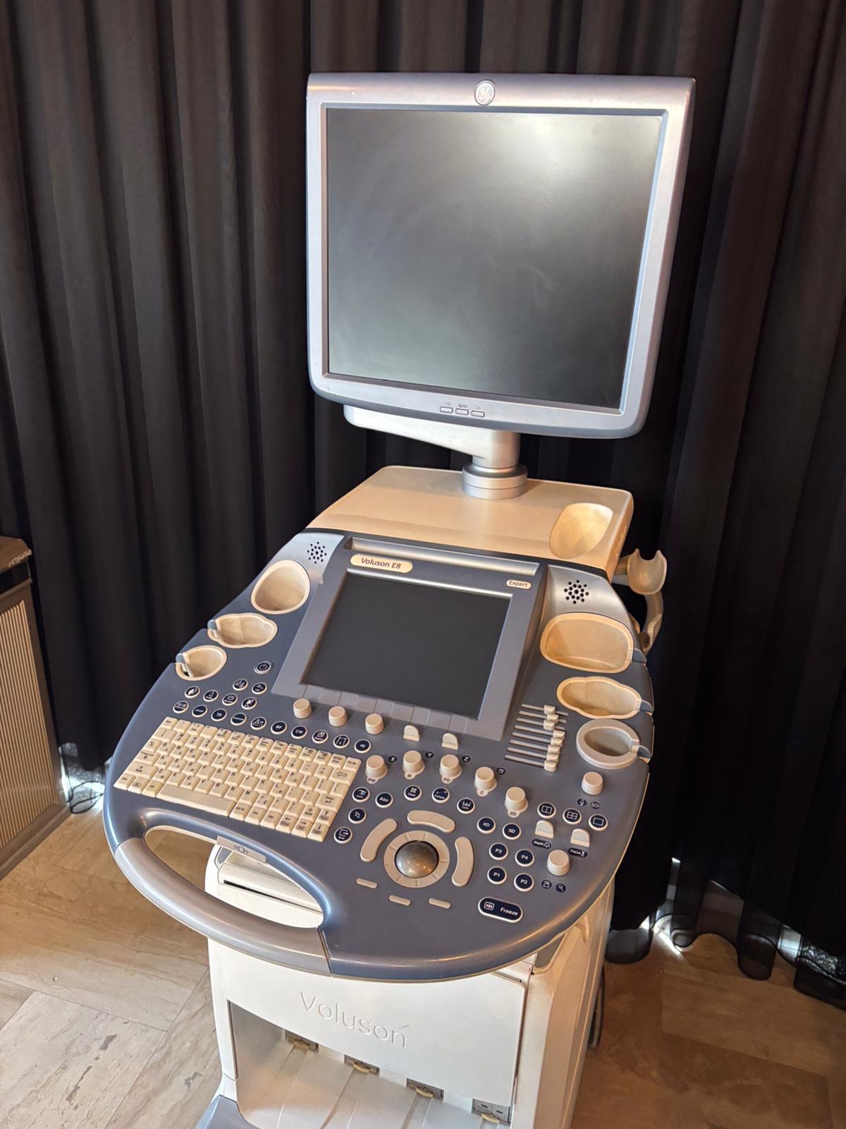Secondhand GE Voluson E8 Ultrasound Machine - Image 3