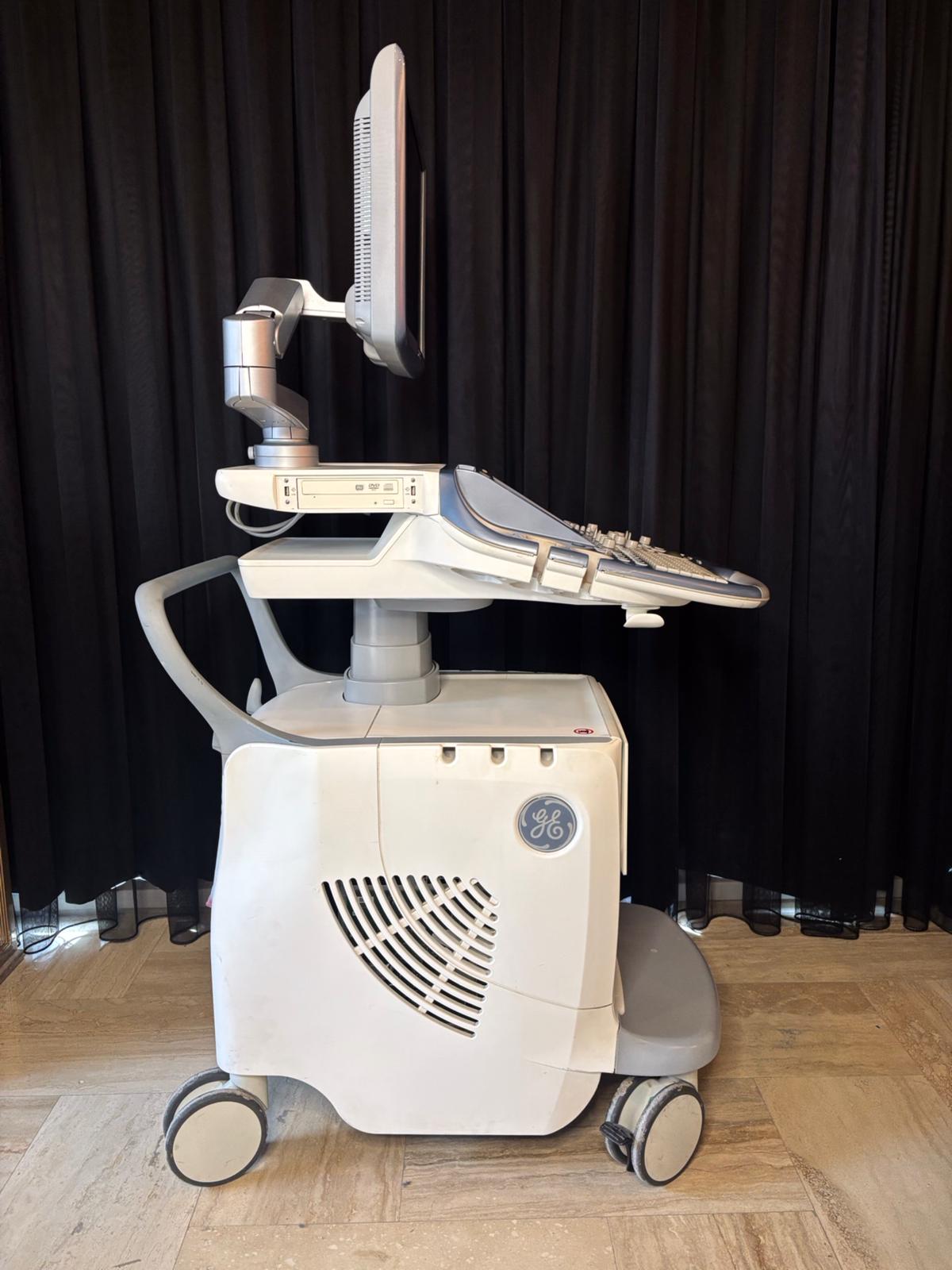 Secondhand GE Voluson E8 Ultrasound Machine - Image 4