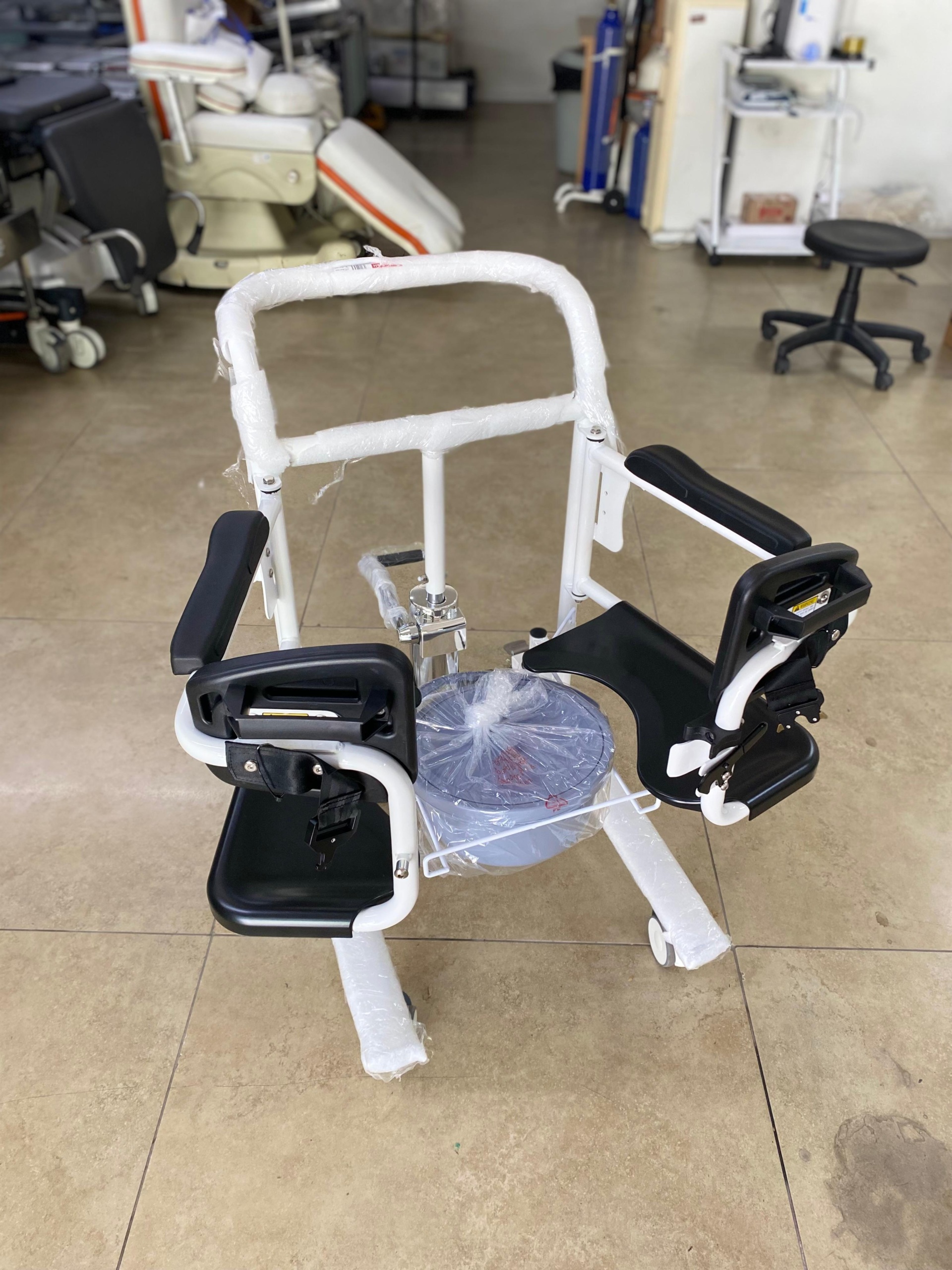 Secondhand Medwelt TM-H 8048 Patient Lift - Image 4