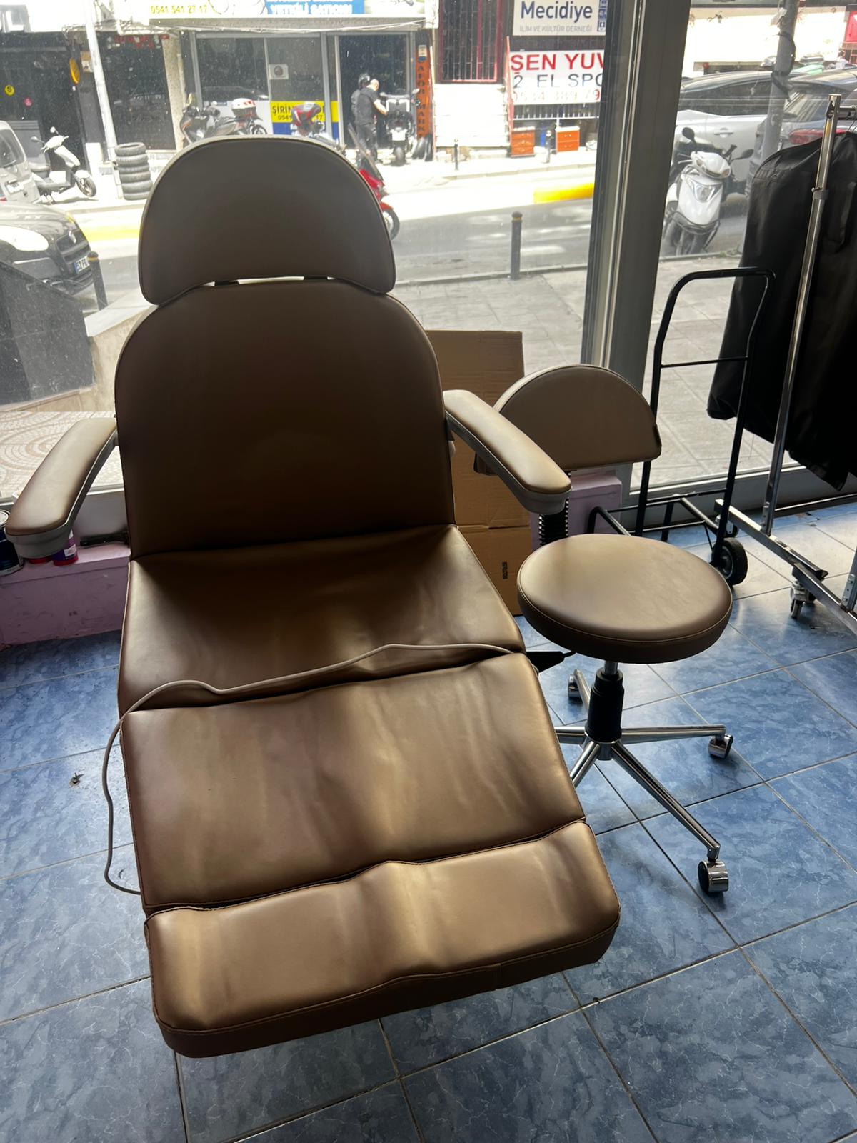 Secondhand Jiecang 3 Motor Medical Aesthetic Chair - Image 2
