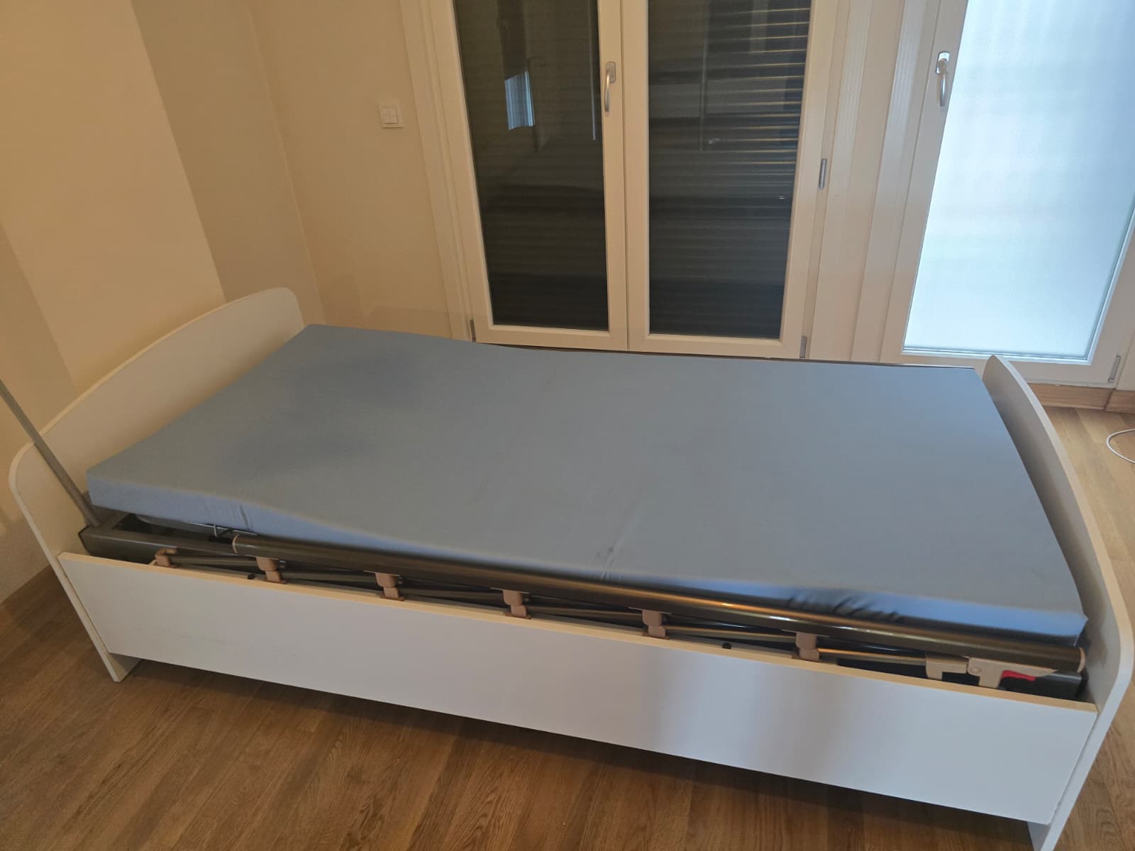 Secondhand Sesan HK-009 Dual Motor Patient Bed