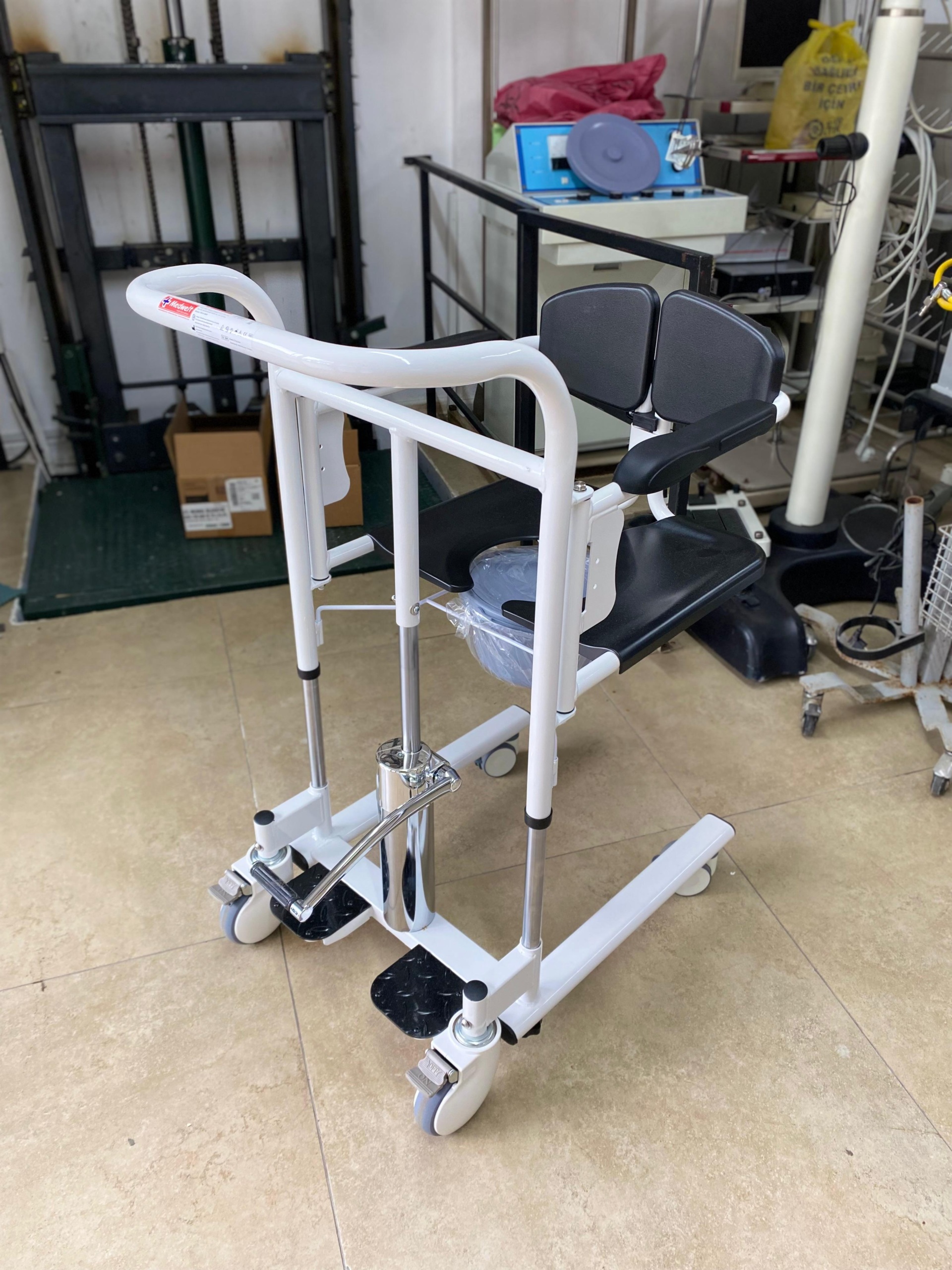 Secondhand Medwelt TM-H 8048 Patient Lift - Image 2