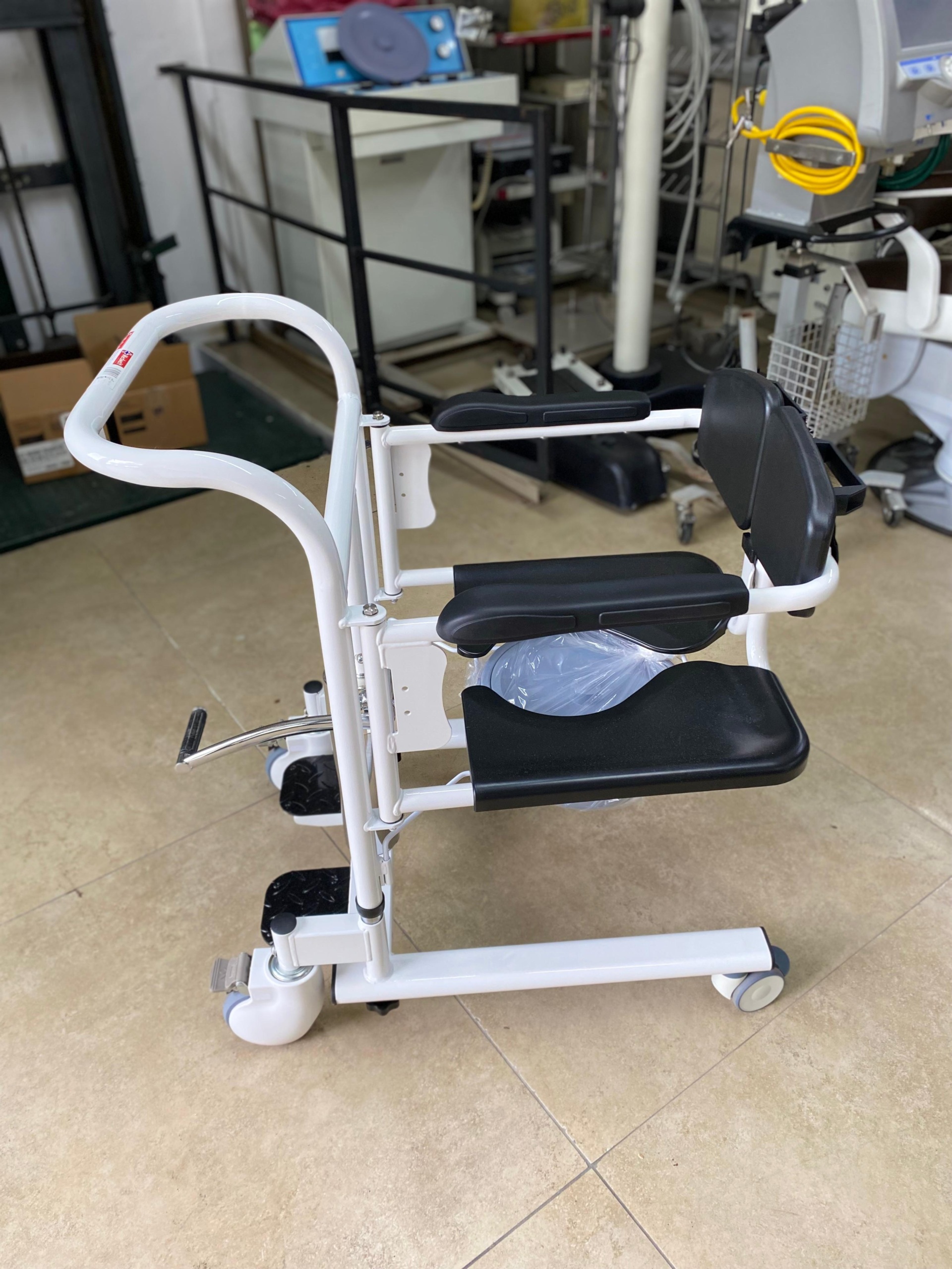 Secondhand Medwelt TM-H 8048 Patient Lift - Image 3