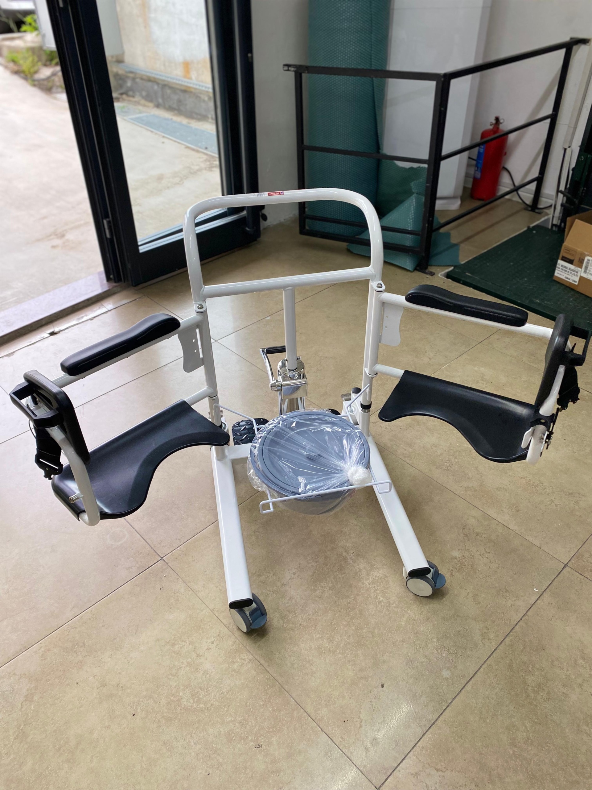 Secondhand Medwelt TM-H 8048 Patient Lift - Image 4