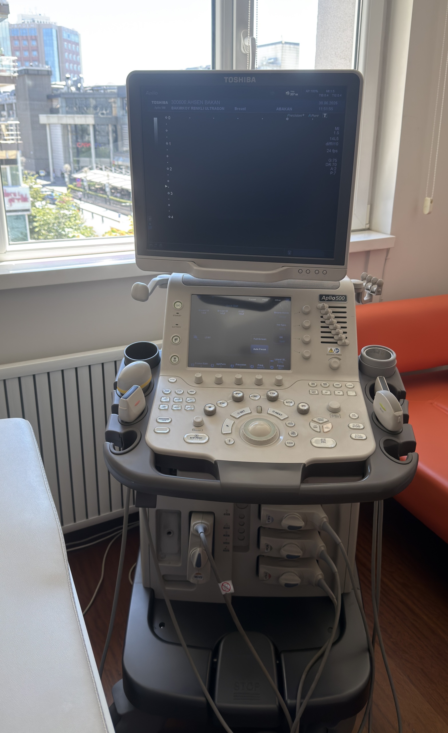Secondhand Toshiba Aplio 500 Ultrasound Machine - Image 2