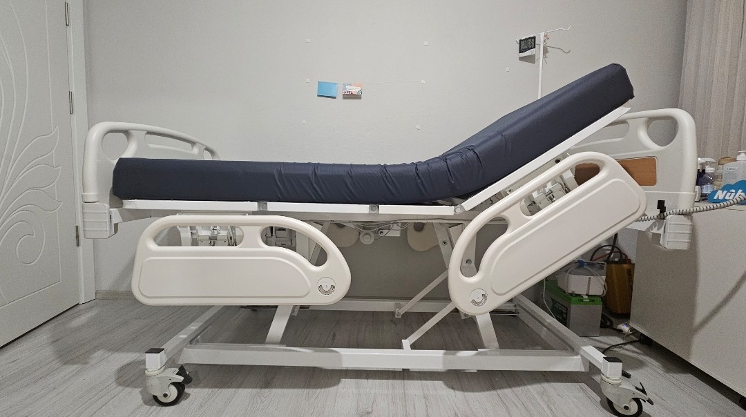 Secondhand ELT 420 4 Motor Patient Bed - Image 2