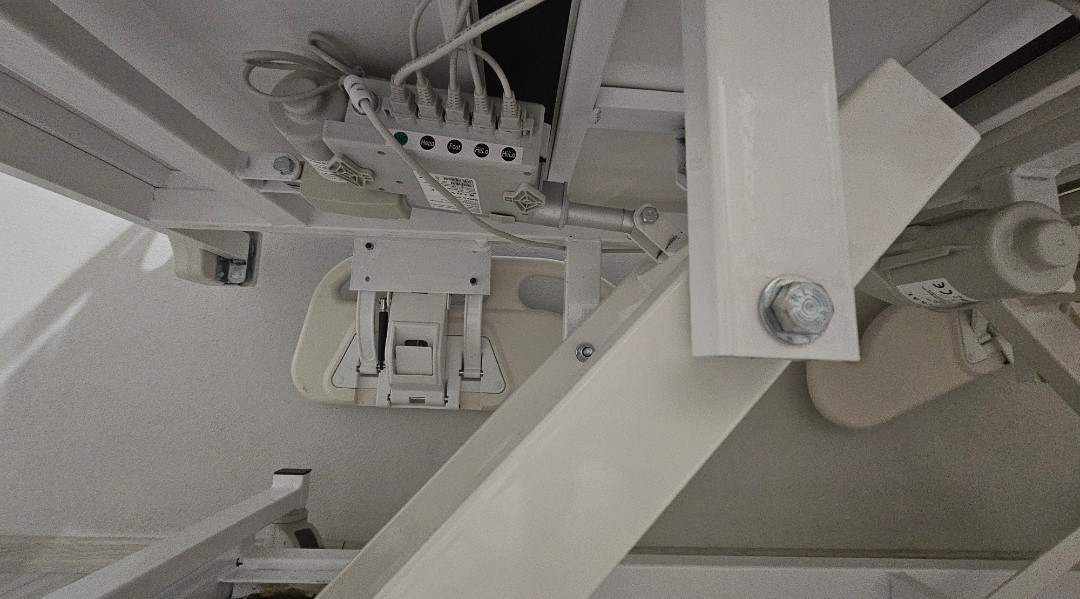 Secondhand ELT 420 4 Motor Patient Bed - Image 4