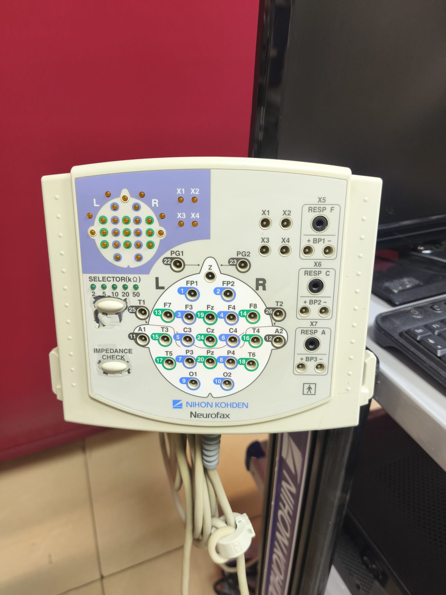 Secondhand Nihon Kohden Neurofax EEG-1200K 32 Channel EEG Device - Image 4