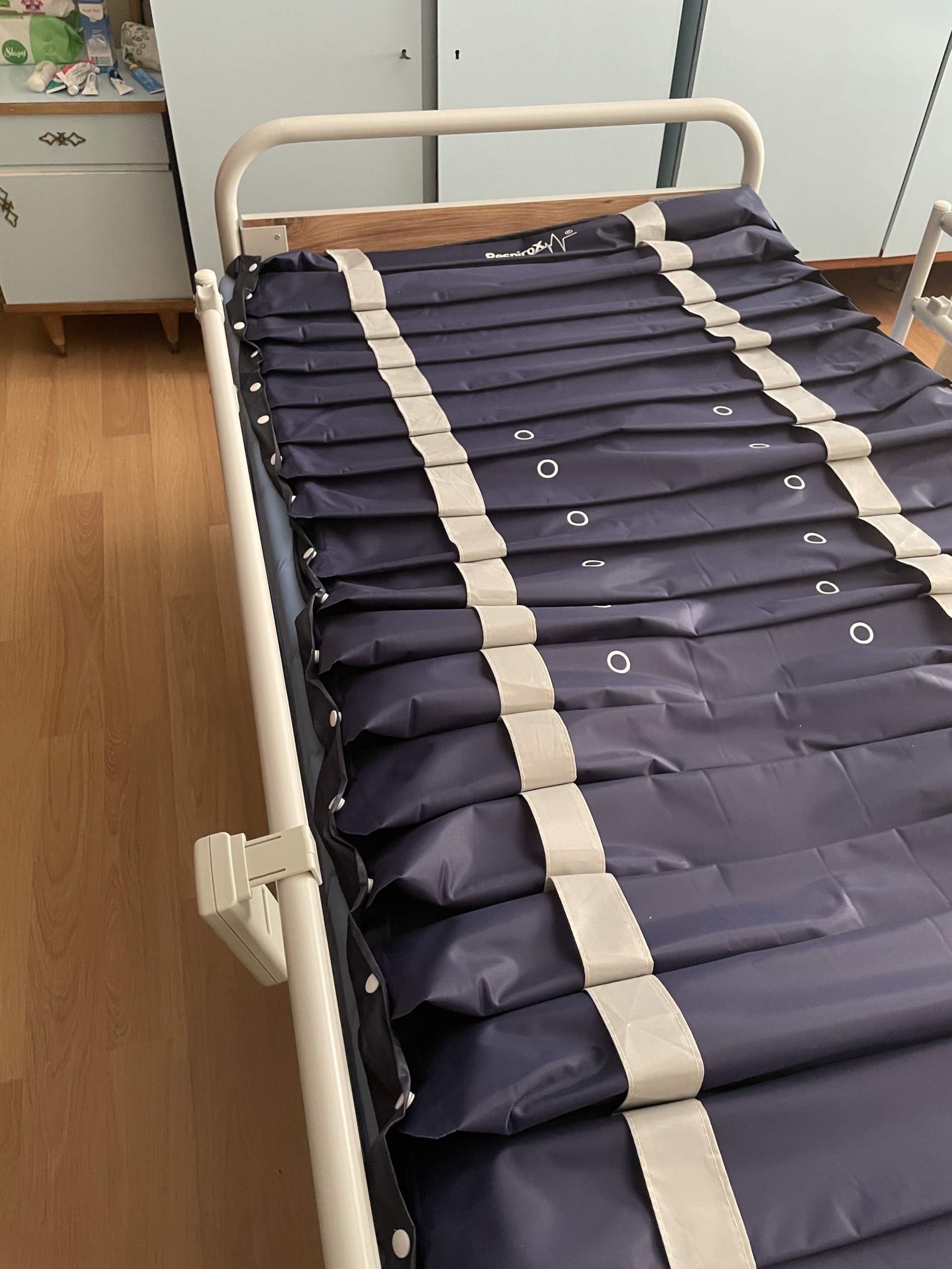 Secondhand Turmed TM-D 4077 Dual Motor Patient Bed