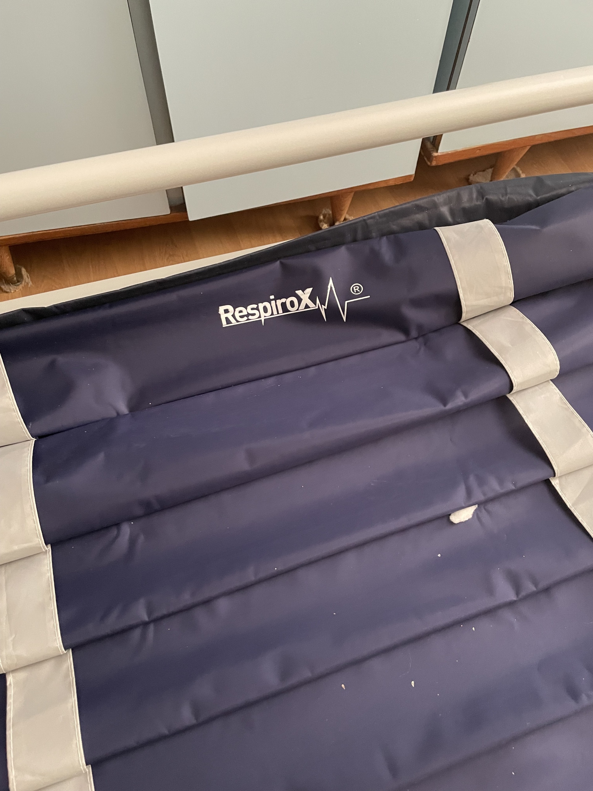 Secondhand Turmed TM-D 4077 Dual Motor Patient Bed - Image 5