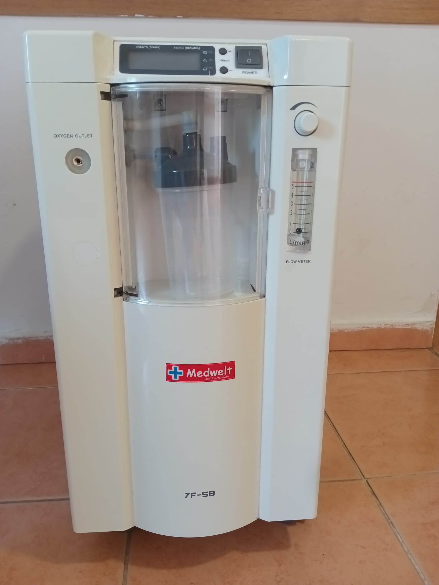 Secondhand Medwelt 7F-5B 5L/min Oxygen Concentrator