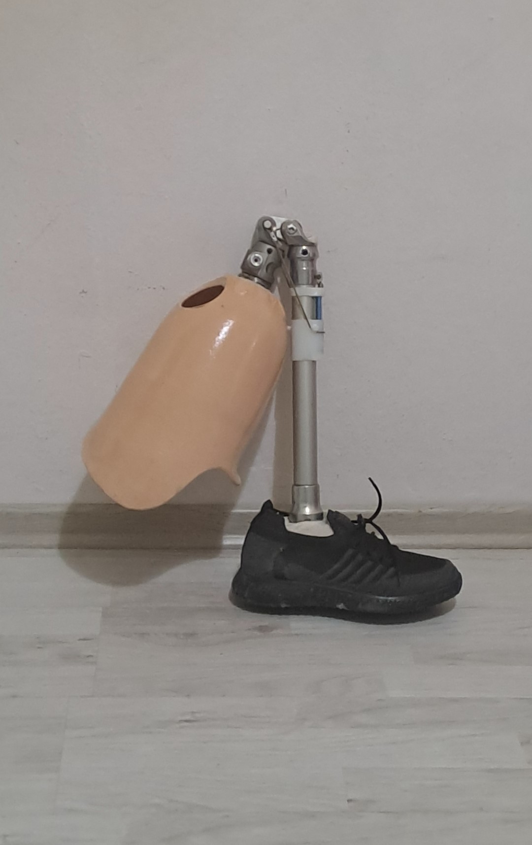 Secondhand Nish Above the Knee Leg Prosthesis - Image 4