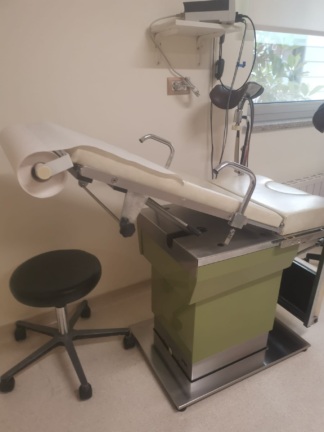 Secondhand Schmitz 1556 Manual Gynecological Examination Table