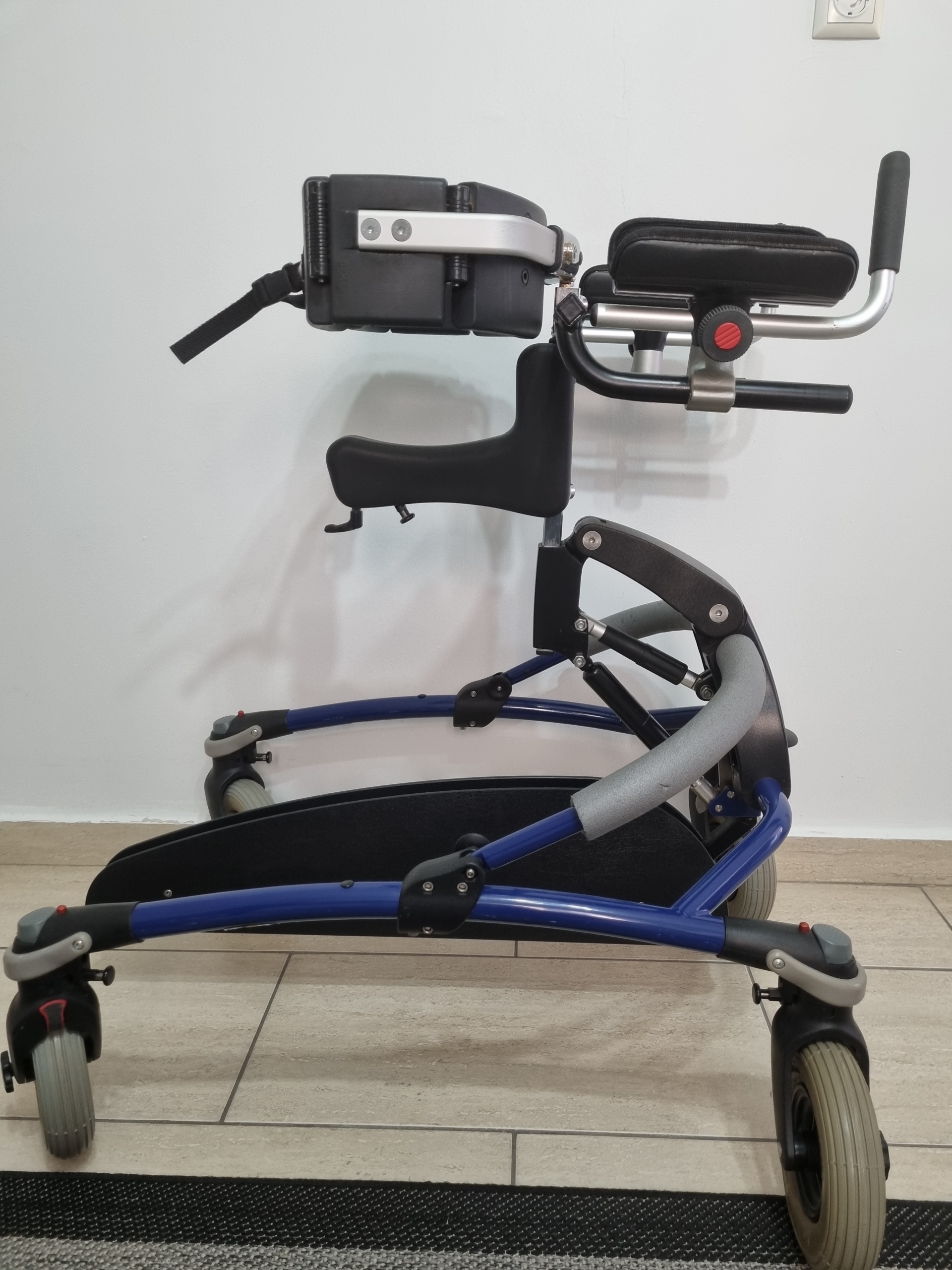 Secondhand Etac R82 Mustang 2 Child Wheeled Walker - Image 6