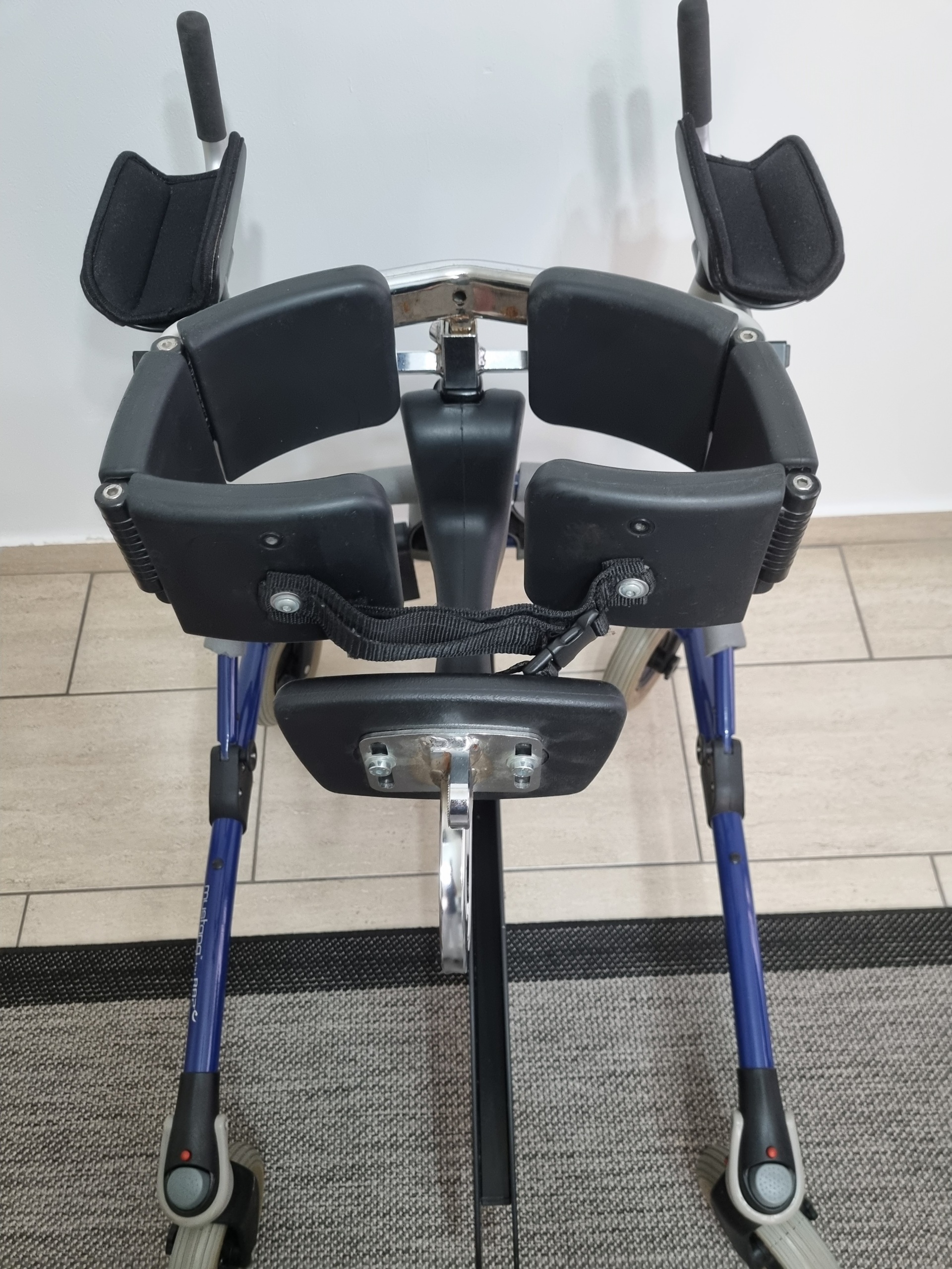 Secondhand Etac R82 Mustang 2 Child Wheeled Walker - Image 4