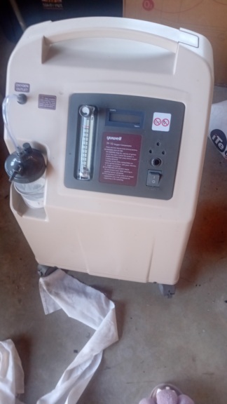 Secondhand Yuwell 7F-10 10L/min Oxygen Concentrator