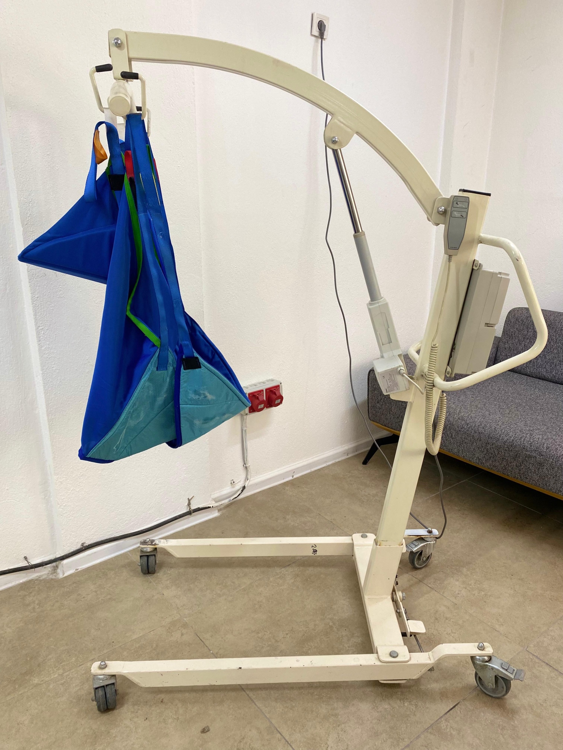 Secondhand Sesan HL-001 Patient Lift - Image 2