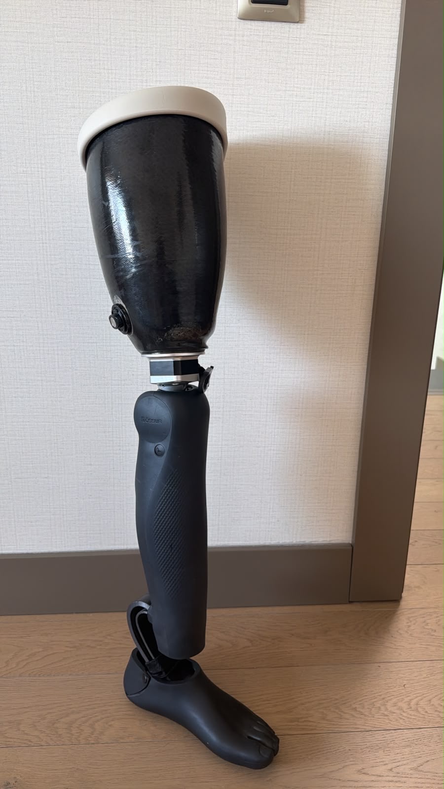 Secondhand Össur Navii Above the Knee Leg Prosthesis - Image 3