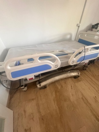 Secondhand Deva DM 4000-F PRO 4 Motor Patient Bed