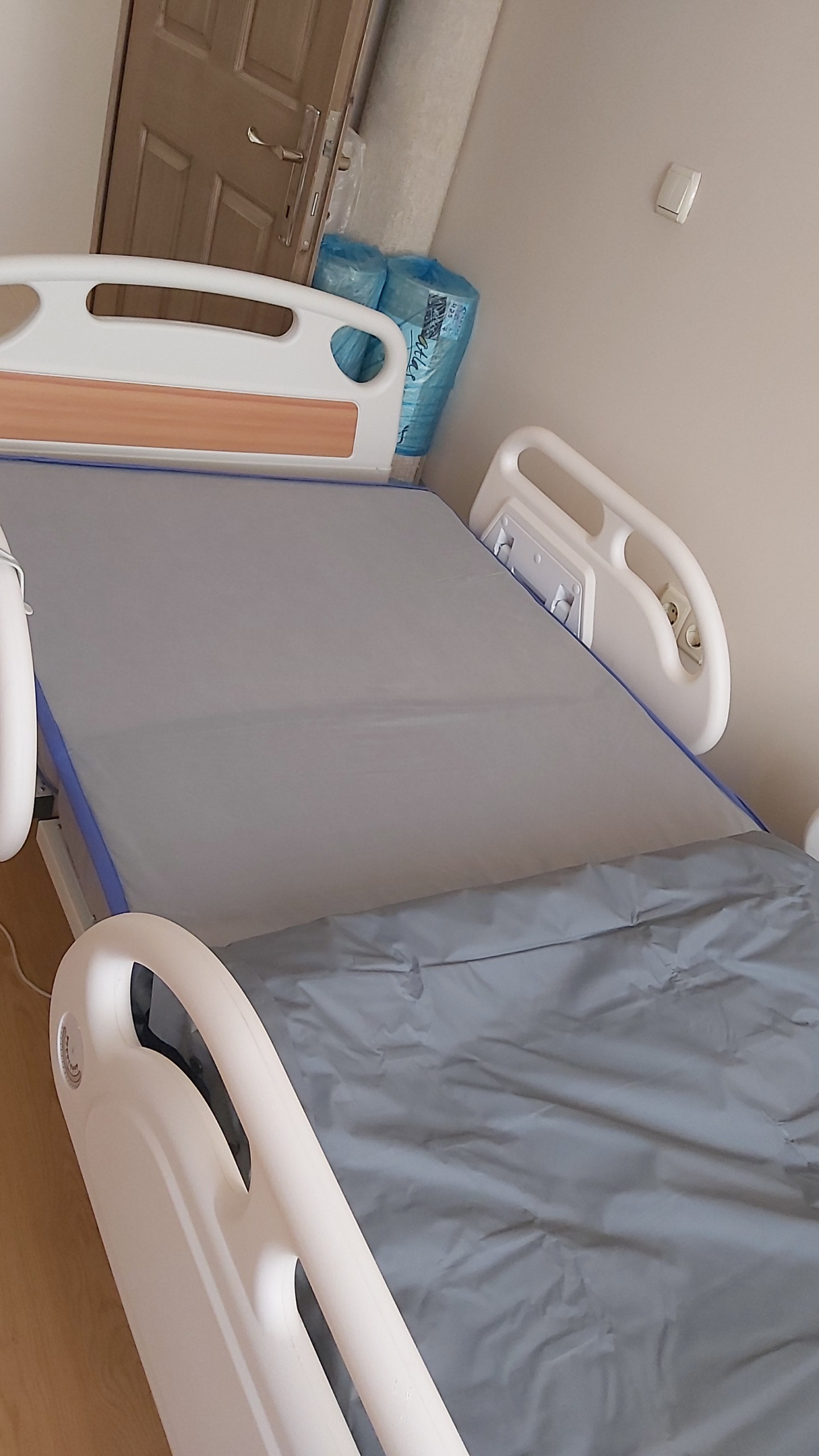 Secondhand Emek ES-153/A 3 Motor Patient Bed - Image 4