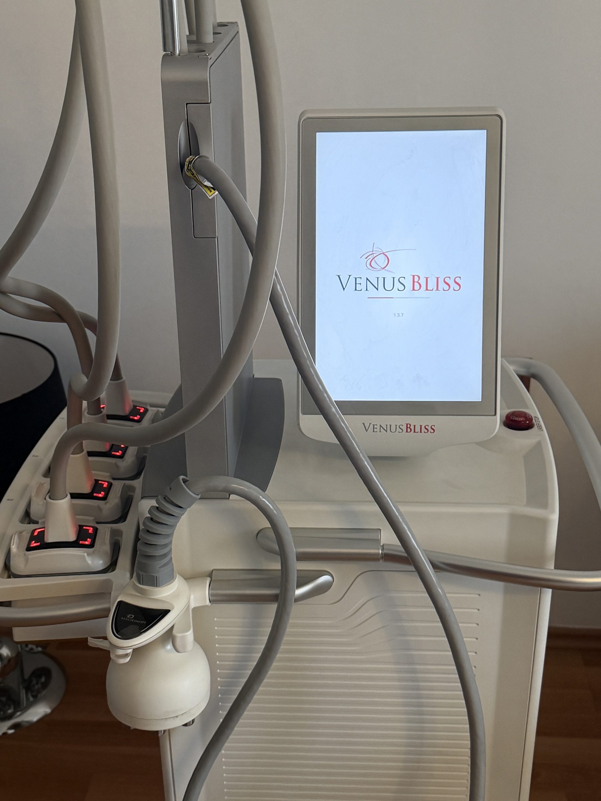 Secondhand Venus Bliss Aesthetic Laser Device - Image 4