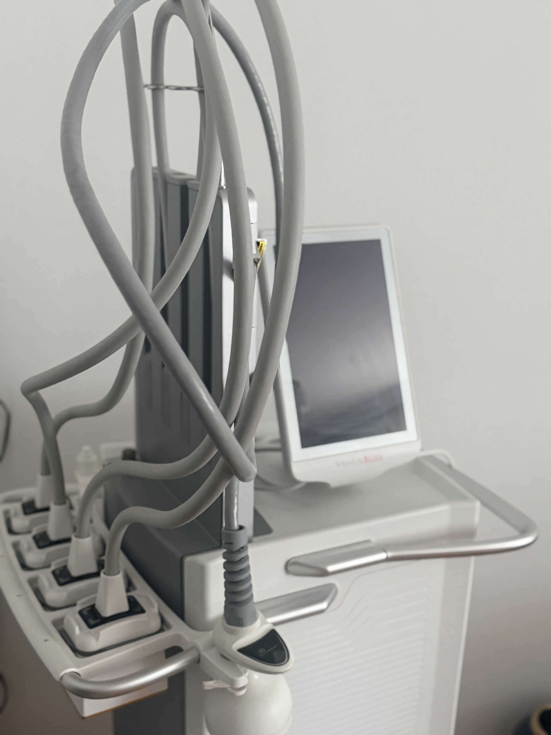 Secondhand Venus Bliss Aesthetic Laser Device - Image 3