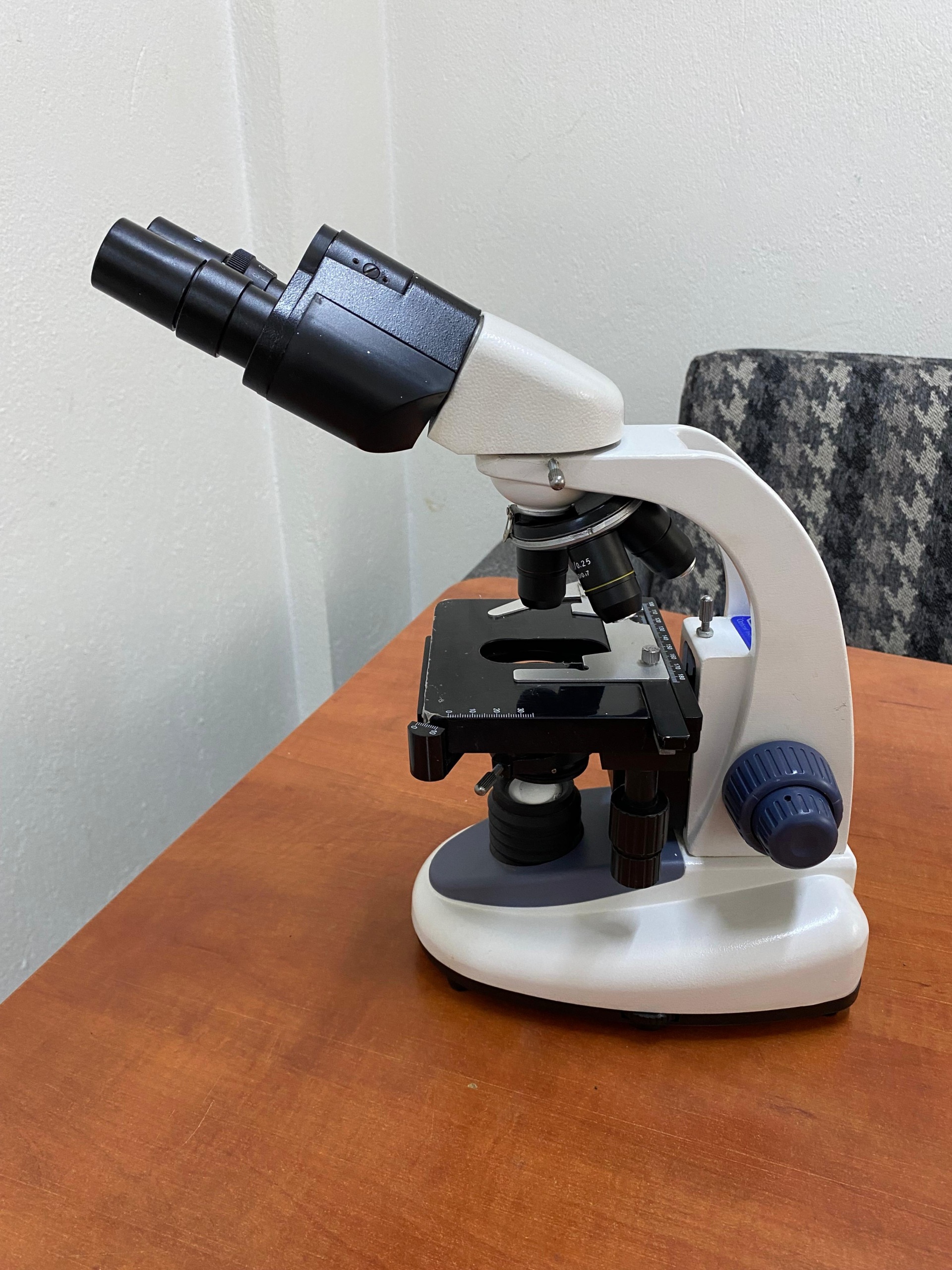 Secondhand SOIF MIC-B30/B Binocular Microscope - Image 3
