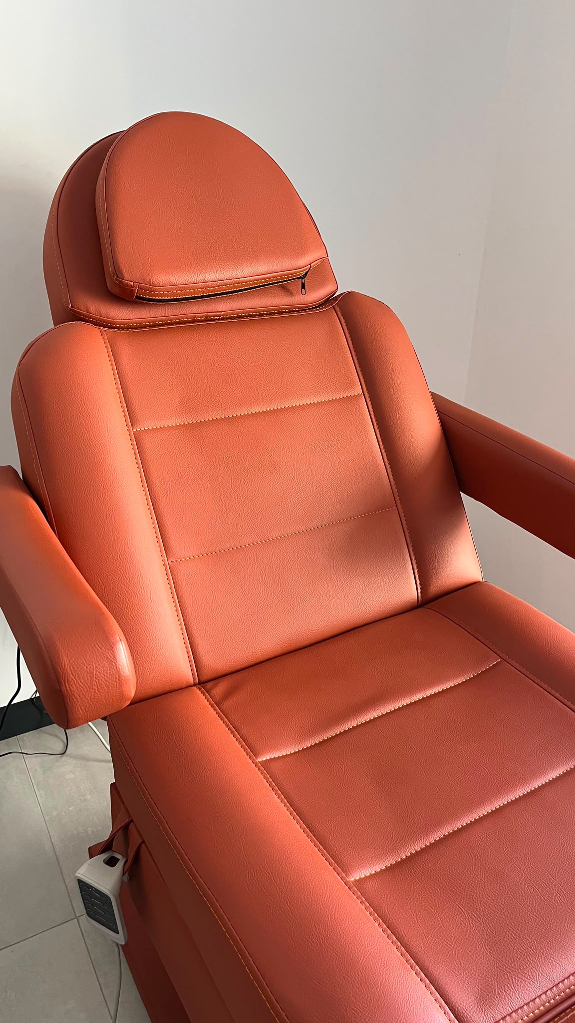Secondhand Eme Elegance 3 Motor Medical Aesthetic Chair - Image 4