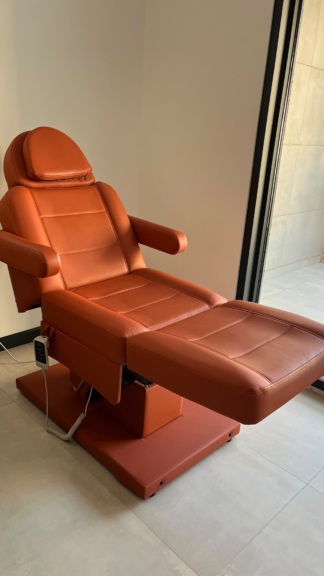 Secondhand Eme Elegance 3 Motor Medical Aesthetic Chair