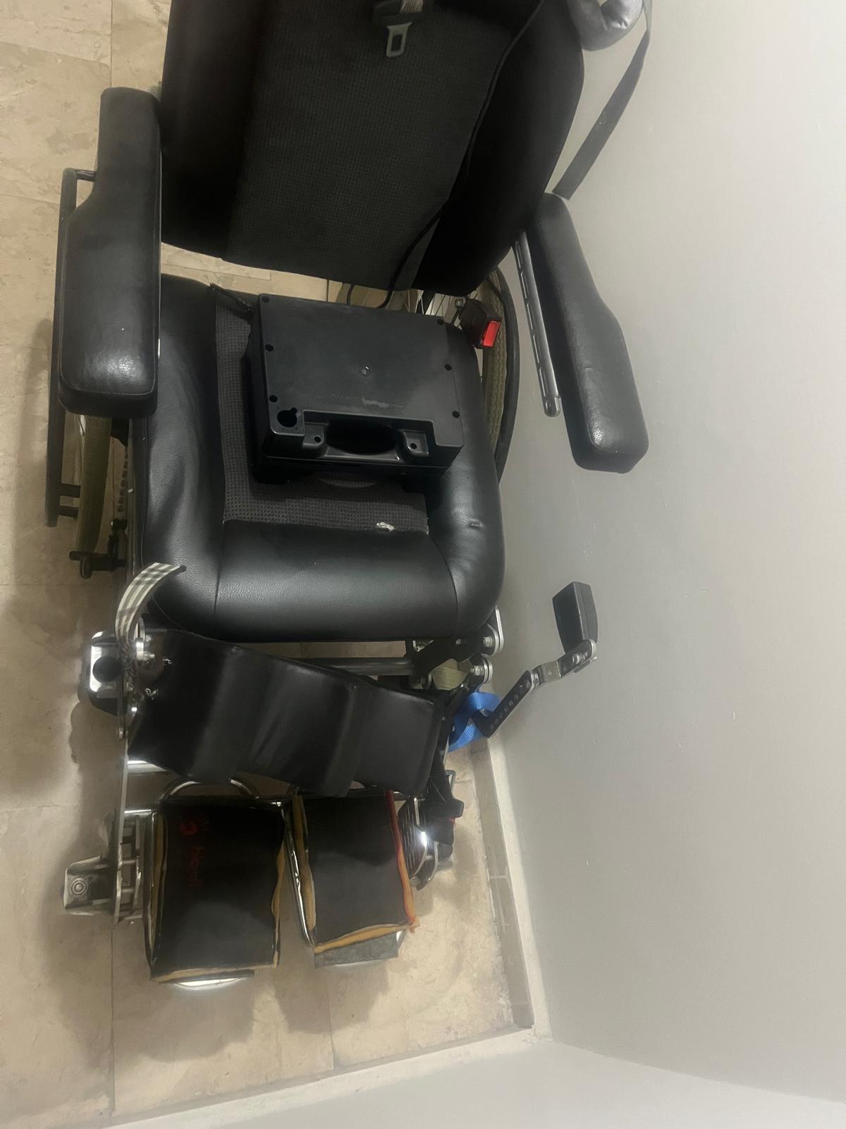 Secondhand İzor 920 MS Adult Standing Manual Wheelchair - Image 2