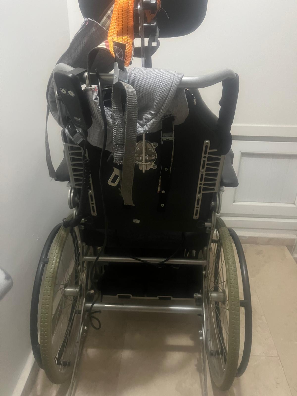 Secondhand İzor 920 MS Adult Standing Manual Wheelchair - Image 4