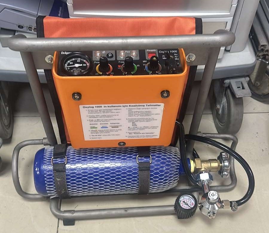 Secondhand Draeger Oxylog 1000 Transport Mechanical Ventilator