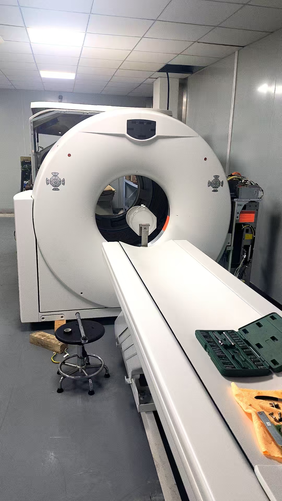 Secondhand Siemens Emotion 16 Computed Tomography - Image 2