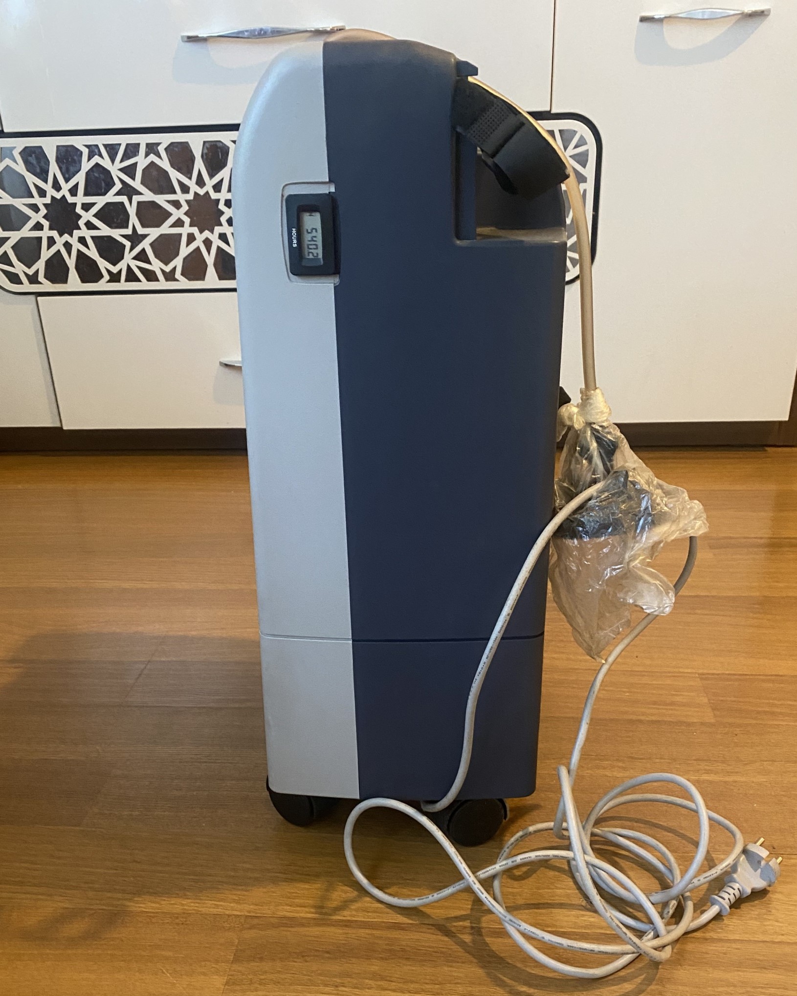 Secondhand Nidek Nuvo Lite Mark 5 5L/min Oxygen Concentrator - Image 2