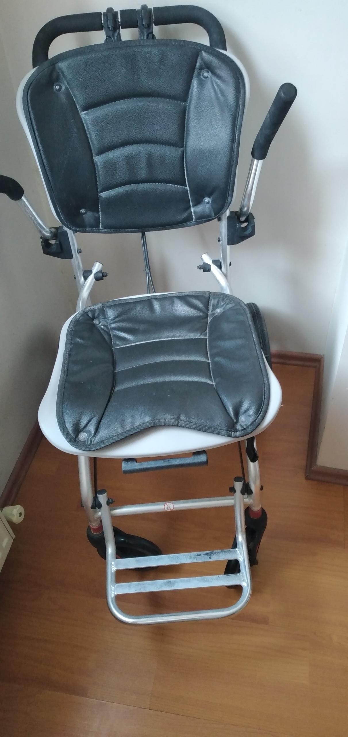 Secondhand Respirox RTS-02 Adult Manual Wheelchair - Image 2