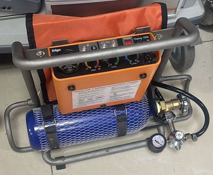 Secondhand Draeger Oxylog 1000 Transport Mechanical Ventilator - Image 3