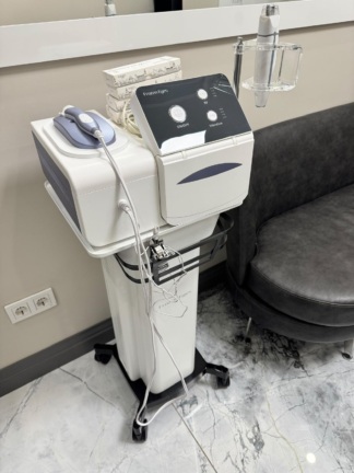 Secondhand Frozen Face Needle-Free Mesotherapy Device
