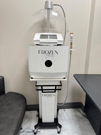 Secondhand Frozen Face Needle-Free Mesotherapy Device