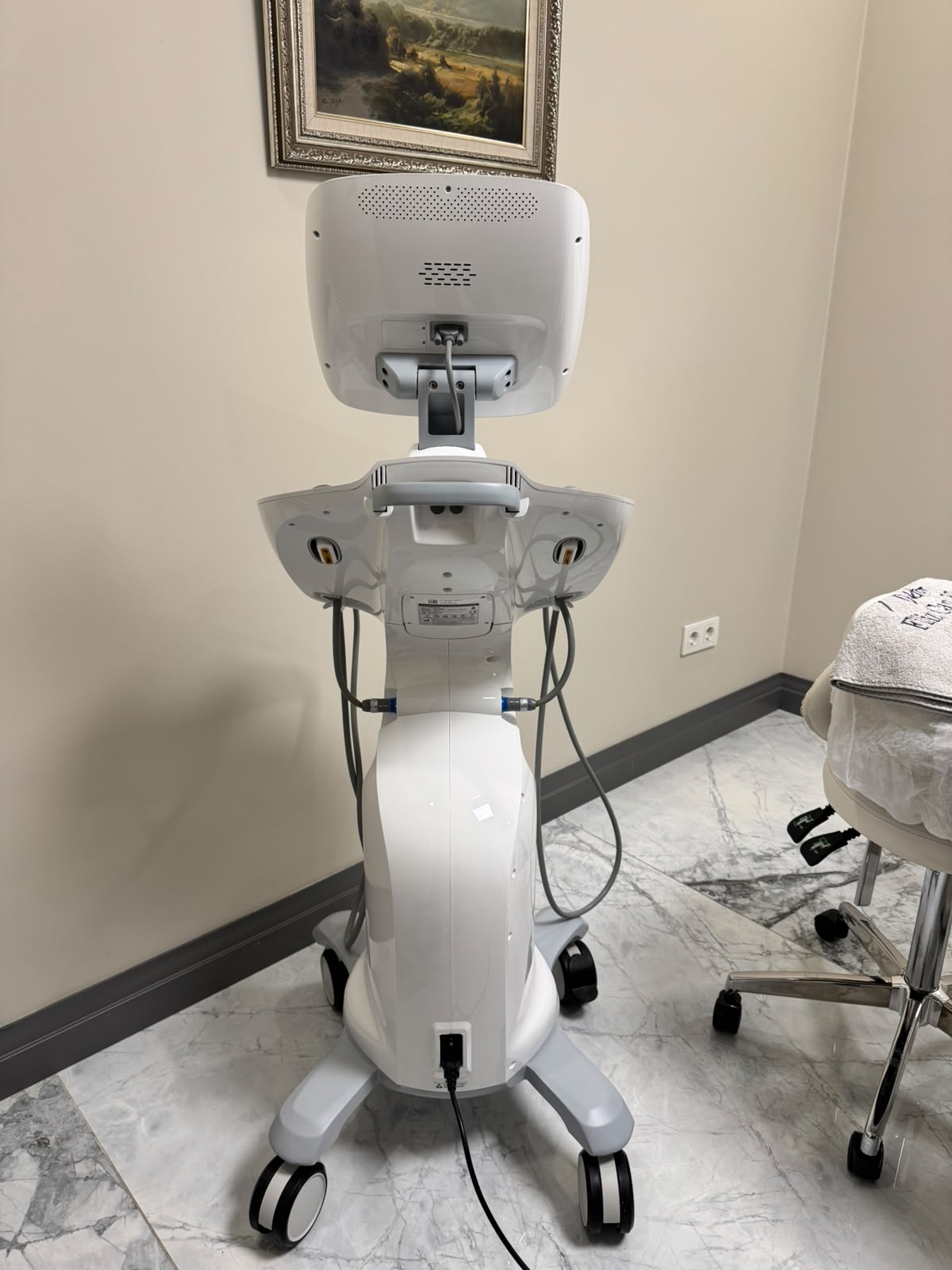 Secondhand Ultraformer 3 UF3-M300 High Intensity Focused Ultrasound (HIFU) Machine - Image 4