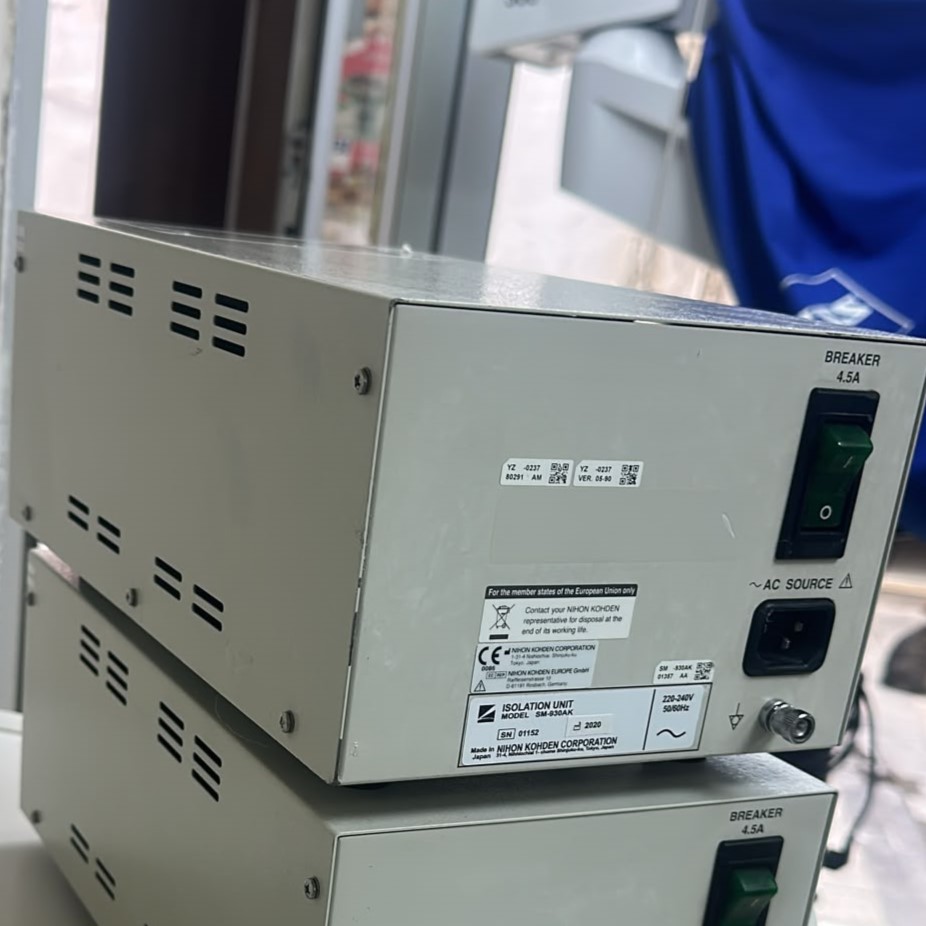 Secondhand Nihon Kohden SM-930AK EEG Isolation Unit - Image 2