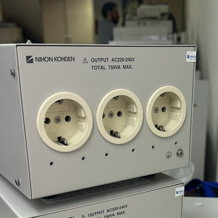 Secondhand Nihon Kohden SM-930AK EEG Isolation Unit - Image 4