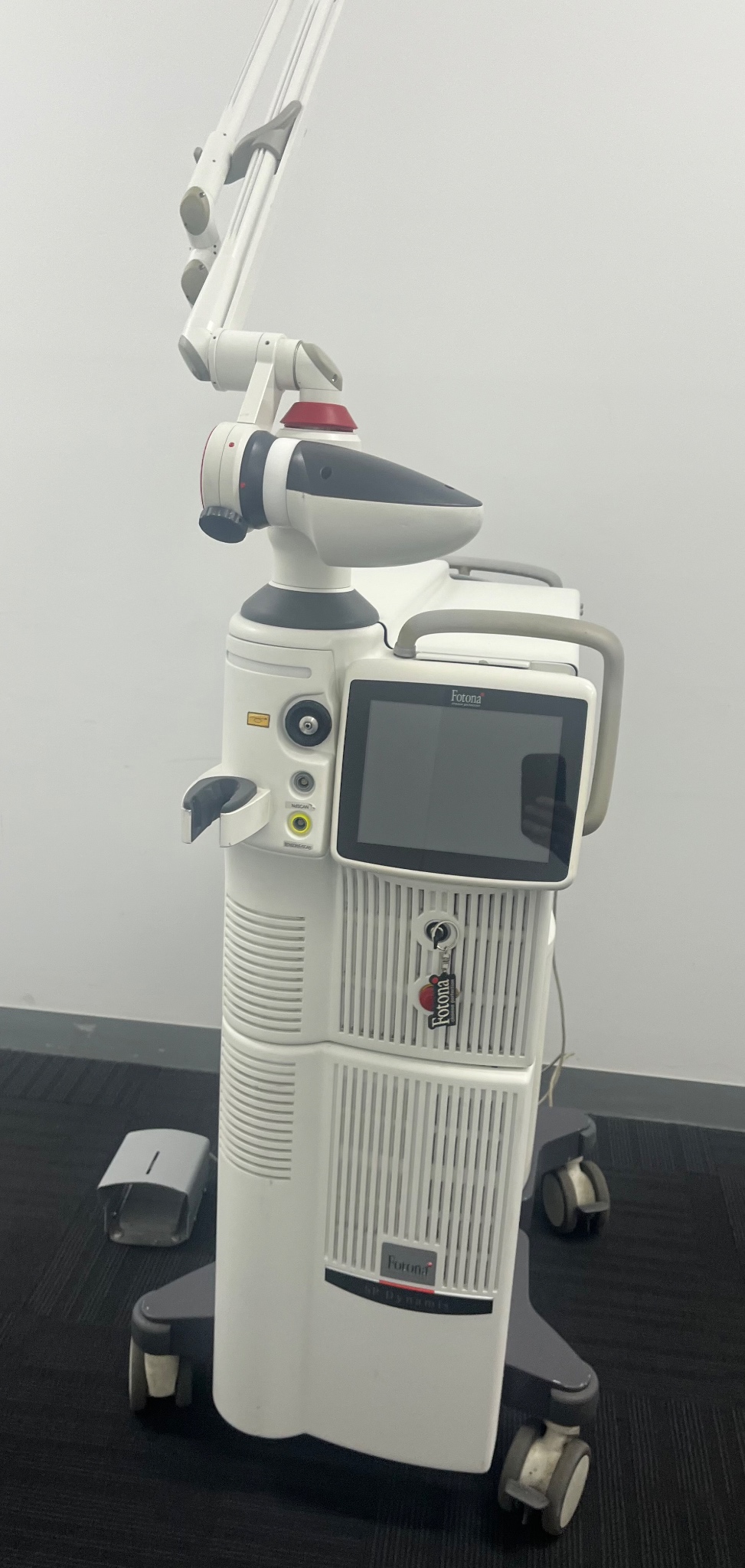Secondhand Fotona SP Dynamis Er YAG Nd YAG Aesthetic Laser Device