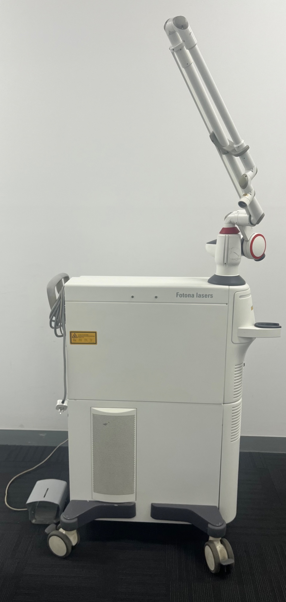 Secondhand Fotona SP Dynamis Er YAG Nd YAG Aesthetic Laser Device - Image 2