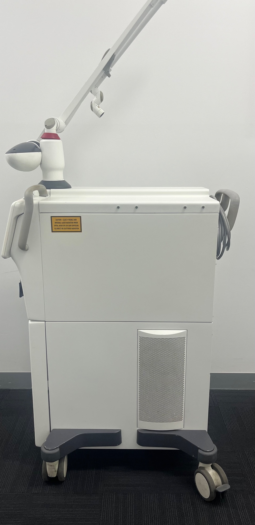 Secondhand Fotona SP Dynamis Er YAG Nd YAG Aesthetic Laser Device - Image 3